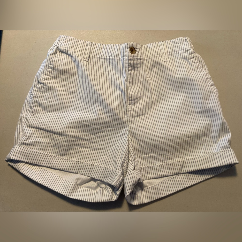 Old Navy Everyday Striped Shorts. Size L